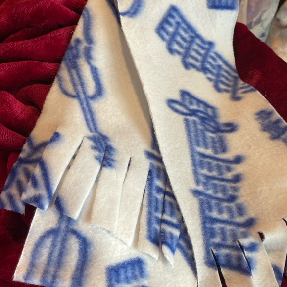 Fleece scarf NWOT musical motif W/fringe soft warm vintage Rare - Picture 4 of 5